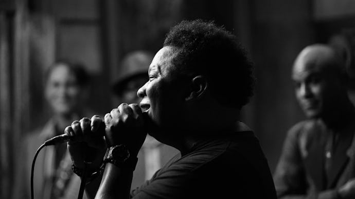 Black and white photo of Mannie Fresh singing