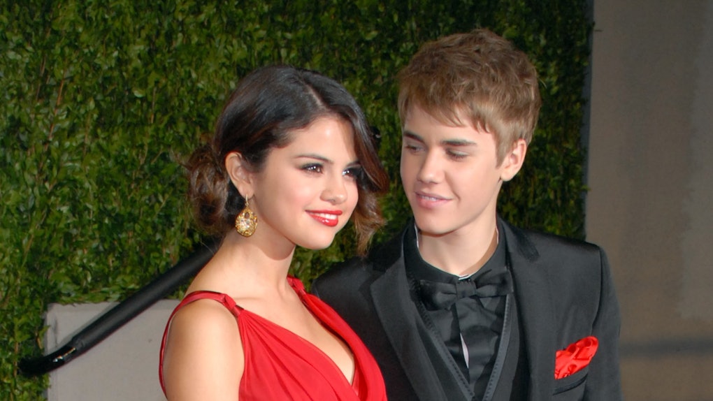 Selena Gomez Drops Promise Ring For Justin Bieber Singer Photographed Without Purity Bling New York Daily News