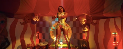 Megan Thee Stallion Pays tribute to Lil Kim in the "Diamonds" Music Video 