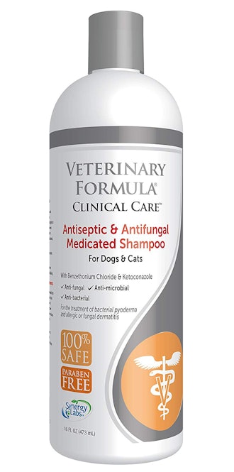 Veterinary Formula Clinical Care Antiseptic and Antifungal Shampoo for Dogs and Cats (16 Oz.)