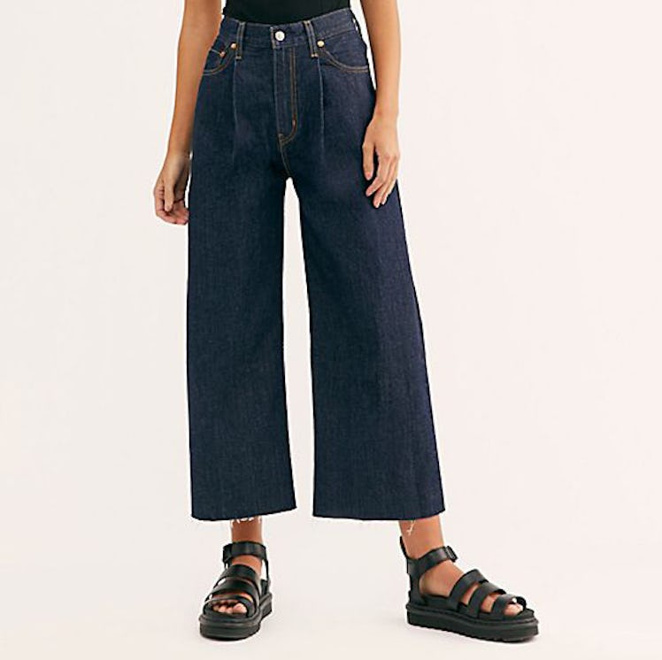 Levi’s Ribcage Pleated Crop Jeans in "Motown Philly"