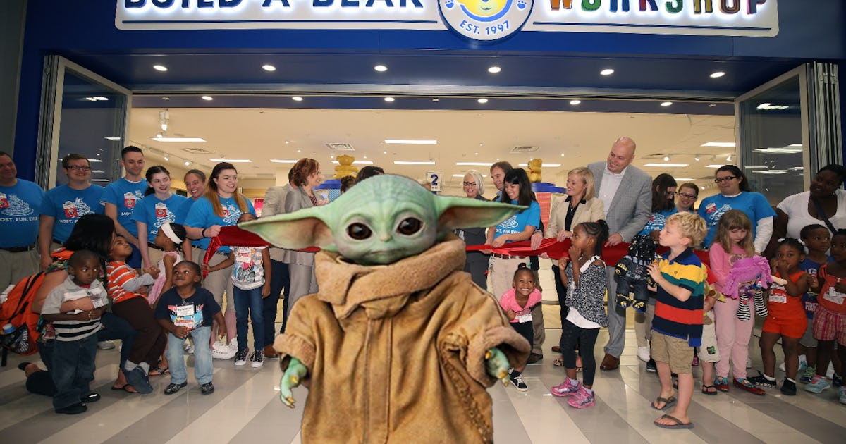 The Mandalorian™ Teddy Bear & The Child Sleeper Outfit | Build-A-Bear®