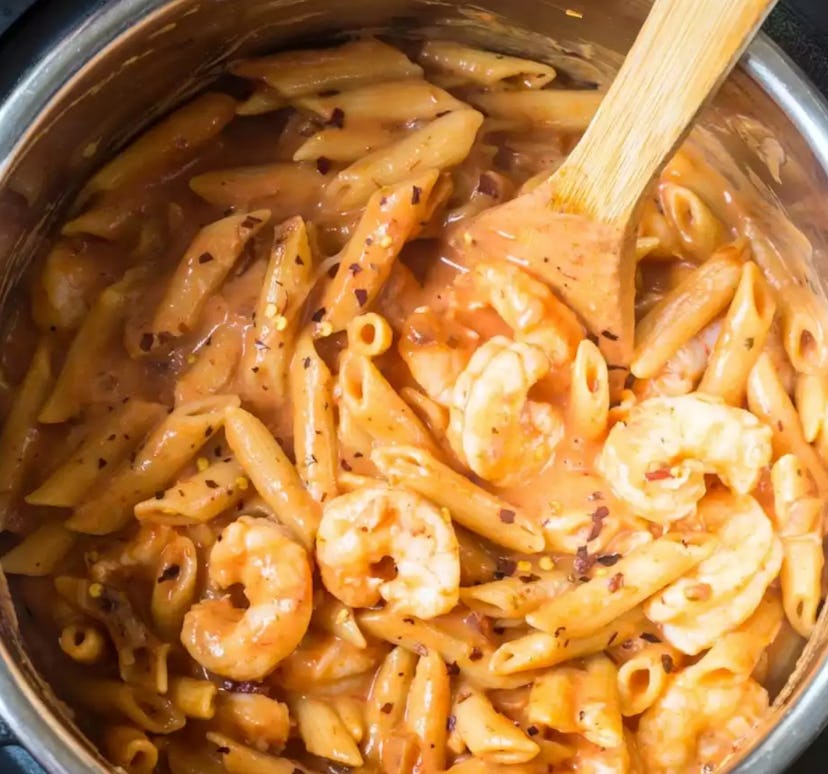 Shrimp pasta in one pot. 
