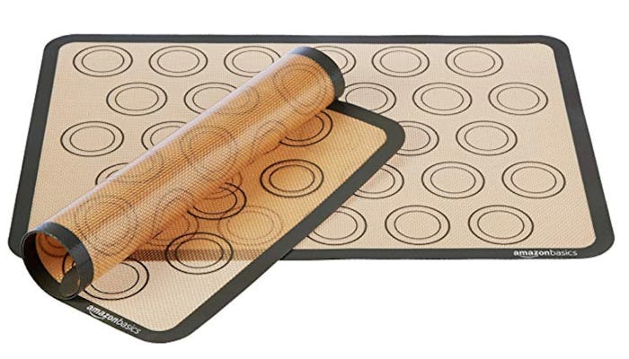 AmazonBasics Silicone Macaron Baking Mat (2-Pack)