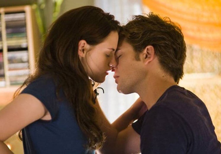 These iconic first kiss movie scenes are simply unforgettable.