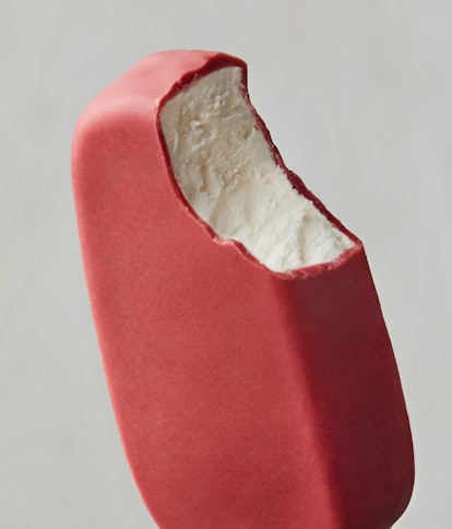 Häagen-Dazs' New Ruby Cacao Ice Cream Bars and ice cream are only available for a limited time.