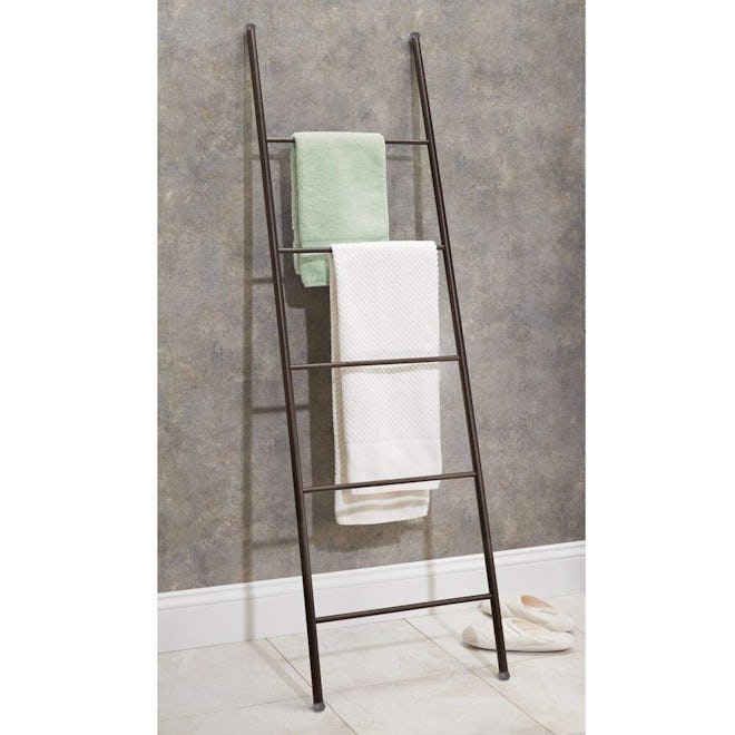 mDesign Metal Free Standing Storage Ladder