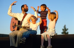 Raffi sings to children in 1989