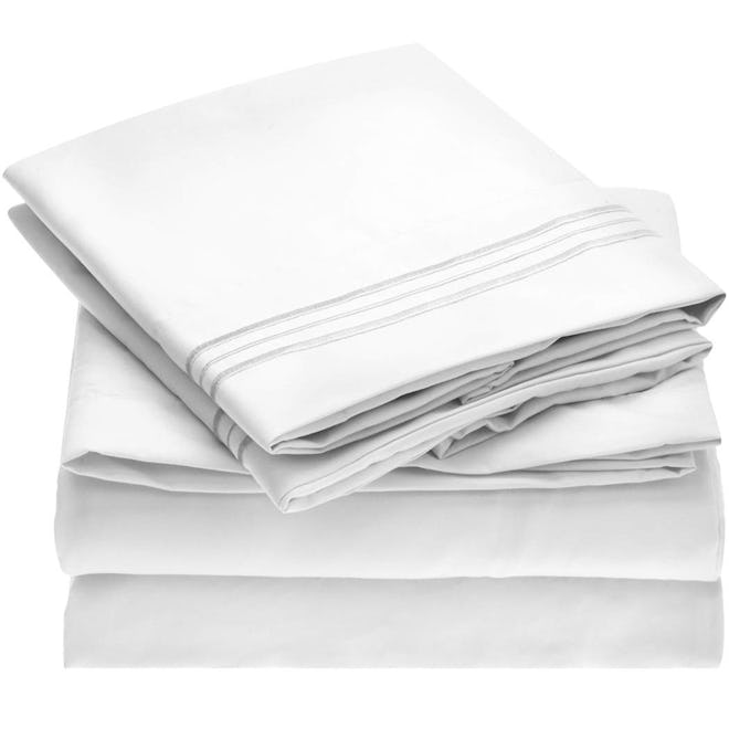  Mellanni Bed Sheet Set (Queen, White)