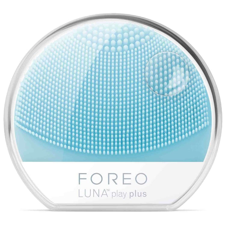 FOREO LUNA play plus: Portable Facial Cleansing Brush
