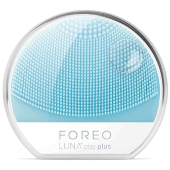 FOREO LUNA play plus: Portable Facial Cleansing Brush