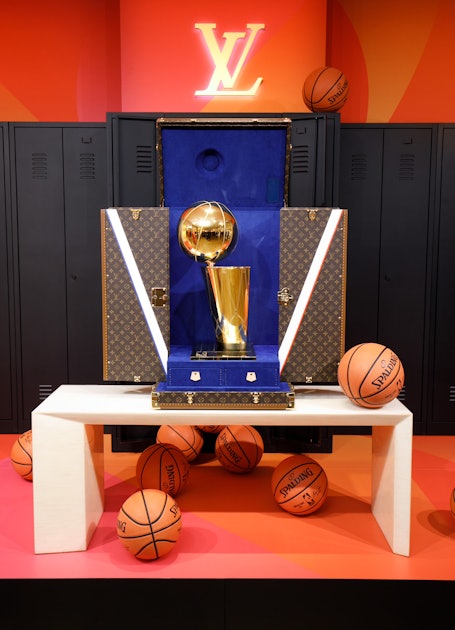 LOOK: Lakers win NBA Finals, presented with Larry O'Brien trophy in new in  Louis Vuitton custom case 