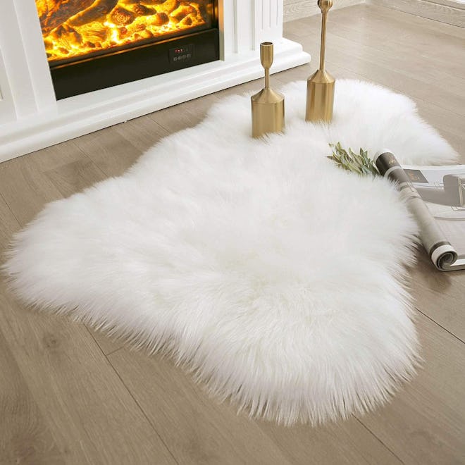 Ashler Home Faux Fur Rug (2x3 Feet)