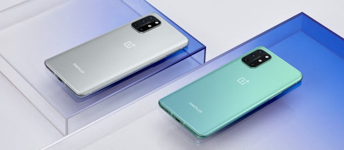 The 8T comes in two colors: Lunar Silver and Aquamarine Green.