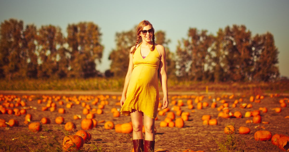 Halloween-Themed Maternity Shoot Ideas, From Sweet To Silly To Spooky