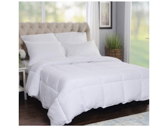 Superior Solid White Down-Alternative Comforter