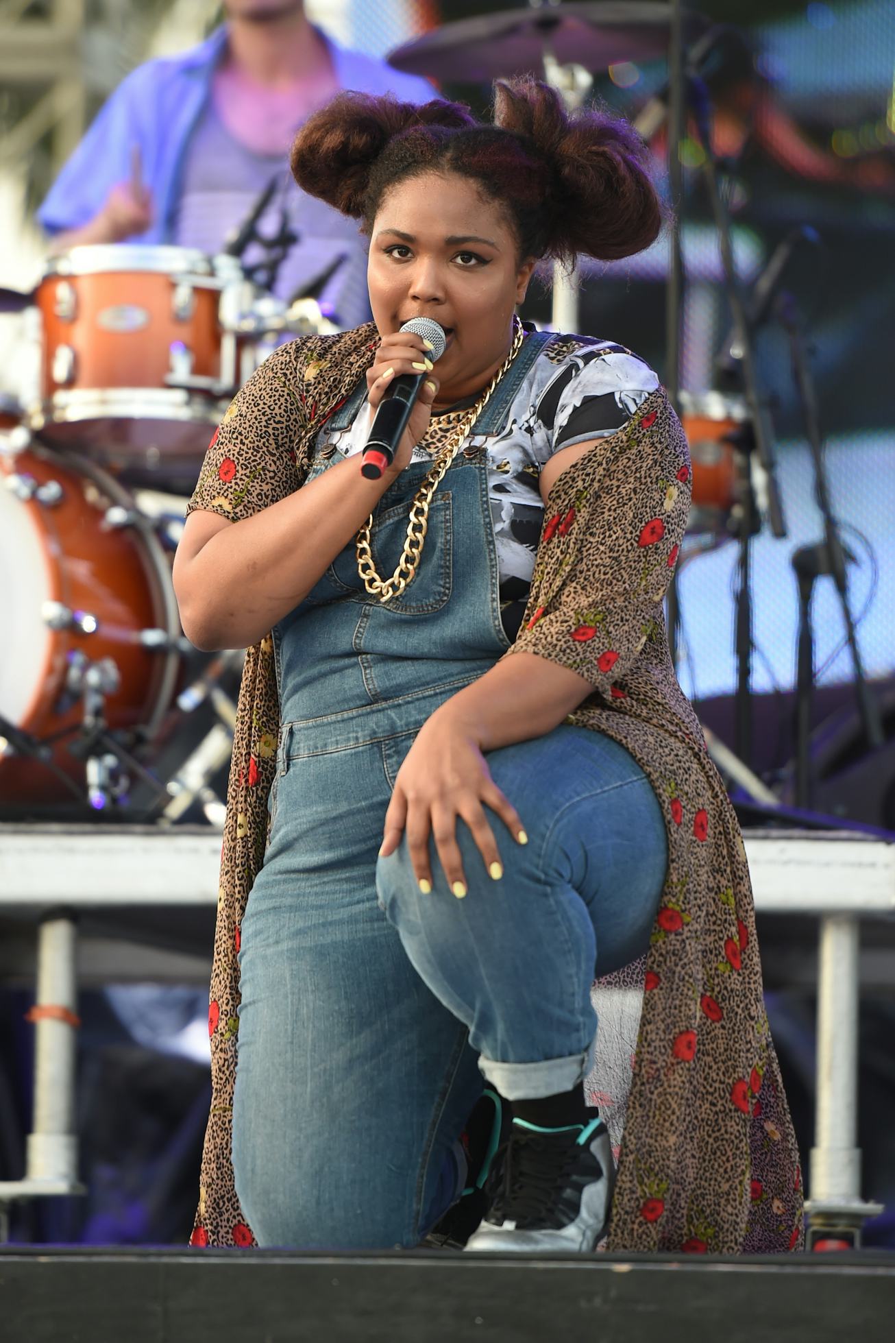 Lizzo’s beauty evolution: 2015 at Sunfest Lizzo had simple neutral looking makeup and her hair in tw...