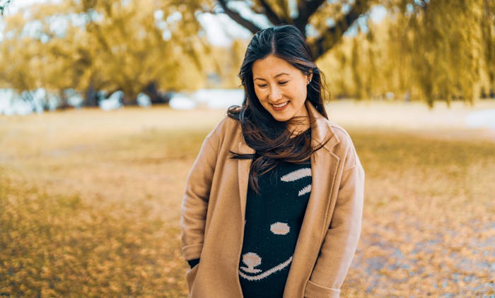 pregnant woman in fall