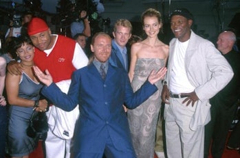 The cast of Deep Blue Sea with direct Renny Harlin, center.