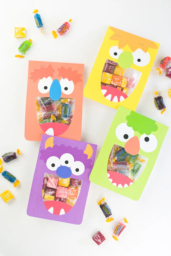 How To Hand Out Halloween Candy During Covid So Little Ghouls & Goblins ...