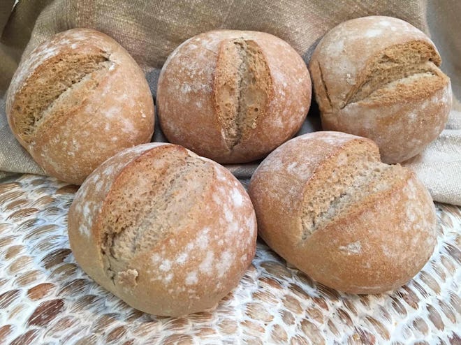 German rye rolls