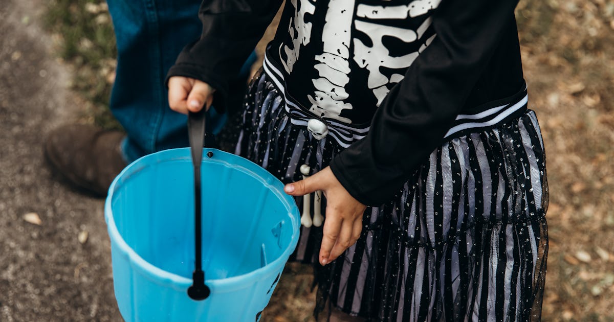 How To Hand Out Halloween Candy During COVID So Little Ghouls & Goblins How To Hand Out Halloween Candy During COVID So Little Ghouls & Goblins
