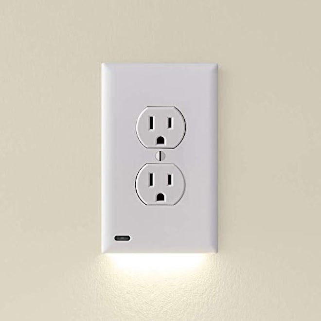 SnapPower Outlet Plate with LED Light