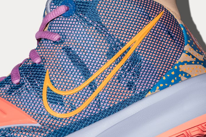 Kyrie 7 basketball sneaker