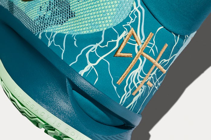 Kyrie 7 basketball sneaker
