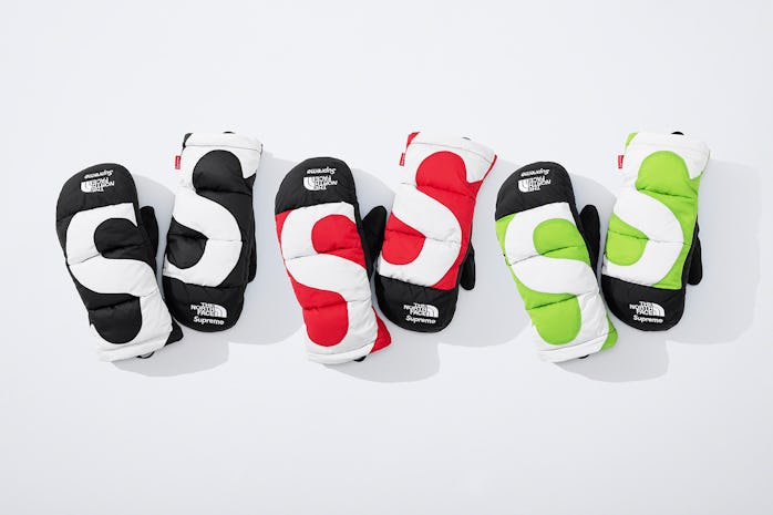 Supreme The North Face Nuptse Mitts
