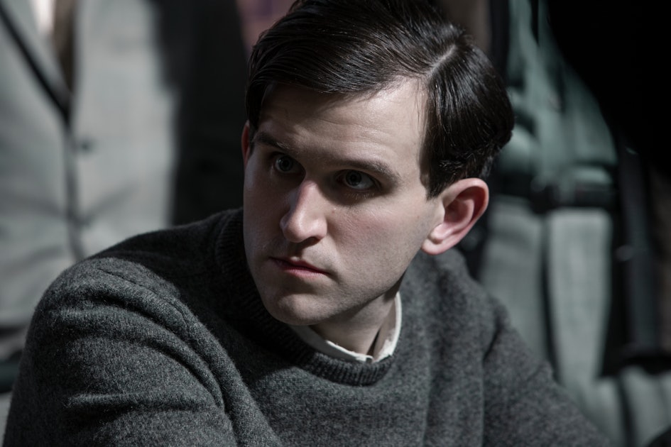 Who Plays Harry On 'The Queen's Gambit'? Harry Melling Is A 'Harry Potter'  Alum