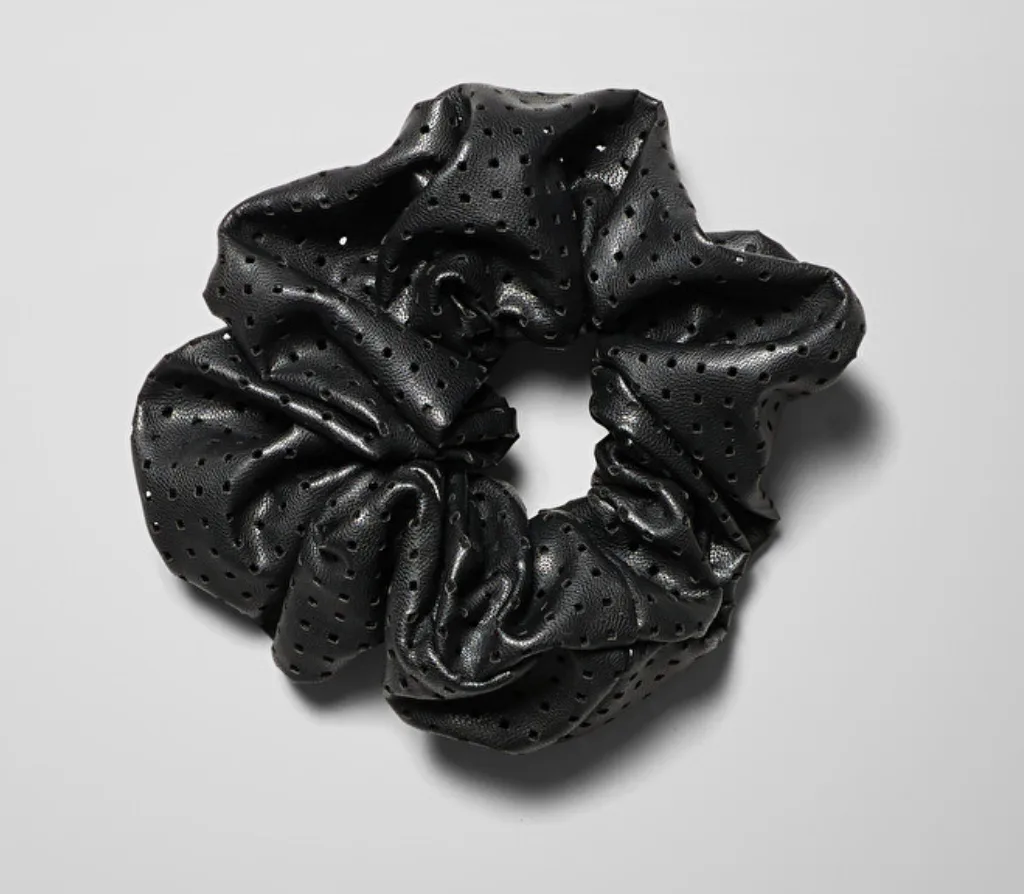 How To Wear A Scrunchie In 2020 & Beyond