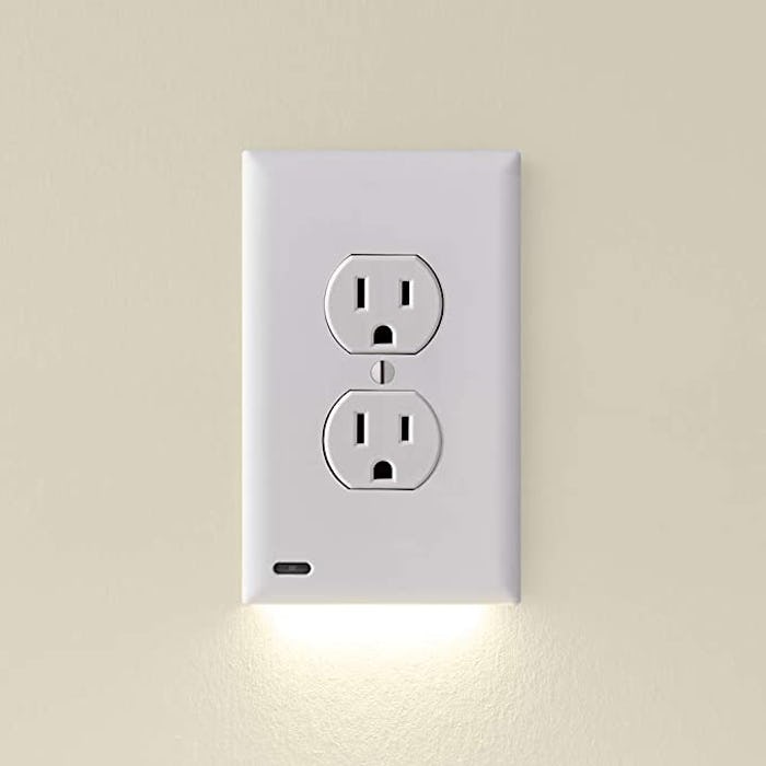 SnapPower Outlet GuideLight