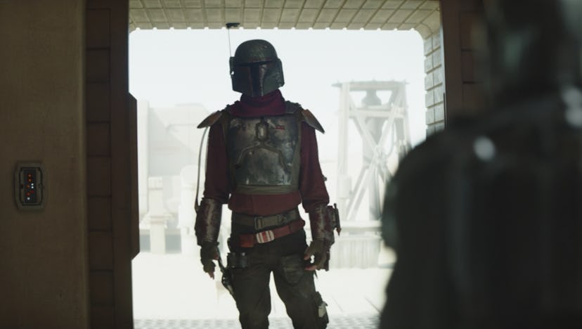 Cobb Vanth in Boba Fett's armor in the 'Mandalorian' Season 2 premiere. 