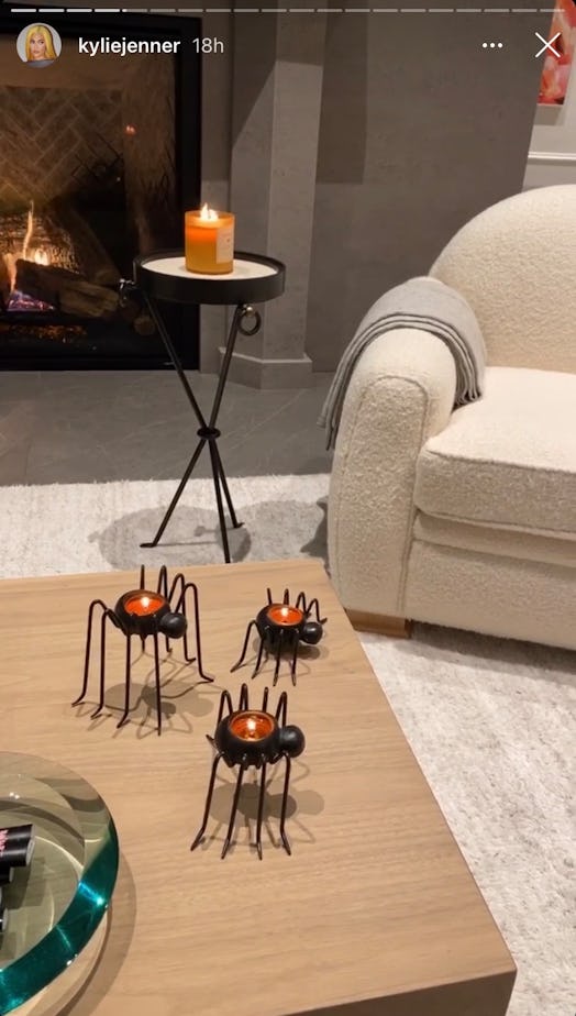 Spider candle holders are an easy decor idea for Halloween