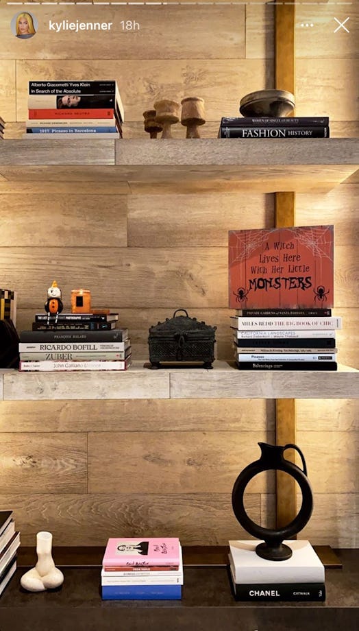 Kylie Jenner updated her shelves, an easy way to decorate for Halloween