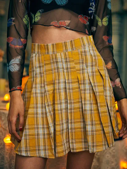 6 Egirl Halloween Costumes That Ll Rack Up All The Tiktok Views