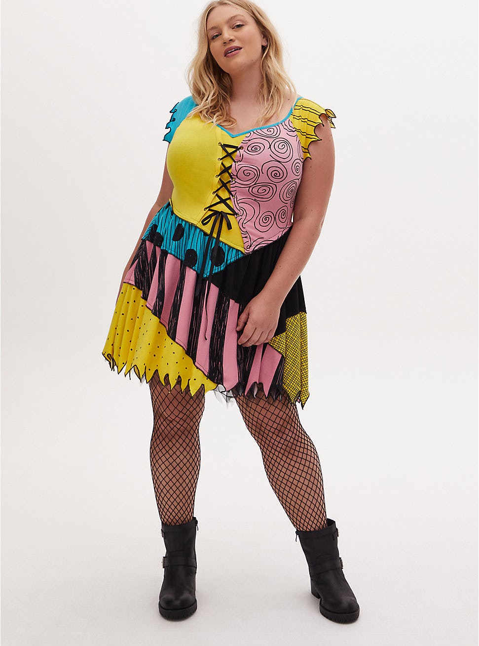 19 Plus Size Halloween Costumes In 5x, 6x, & Higher Because Fantasy Has