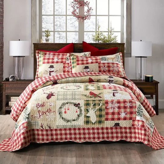 Christmas Bedding Sheets For The Whole Family So Visions Of Sugarplums Can Dance In Your Heads Christmas Bedding Sets Holiday Design Comforters