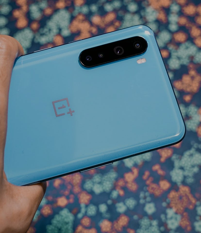 OnePlus phones no longer have pre-installed Facebook apps and services.