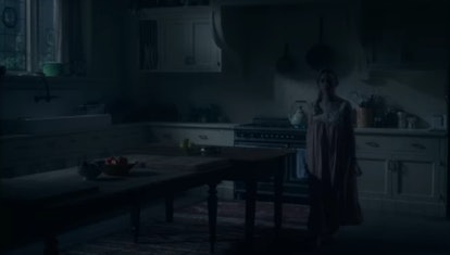 Dani sees her dead fiancé's ghost in 'The Haunting of Bly Manor'