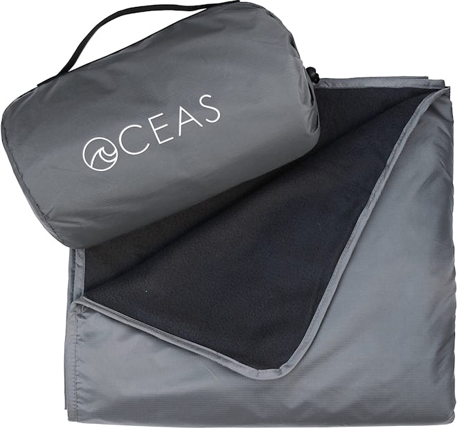 This Oceas option is the best waterproof outdoor blanket with a fleece top.