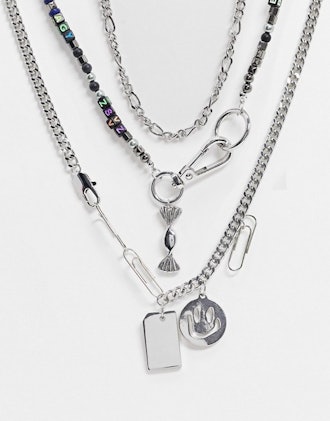 Short neckchain pack with kitsch charms in silver tone