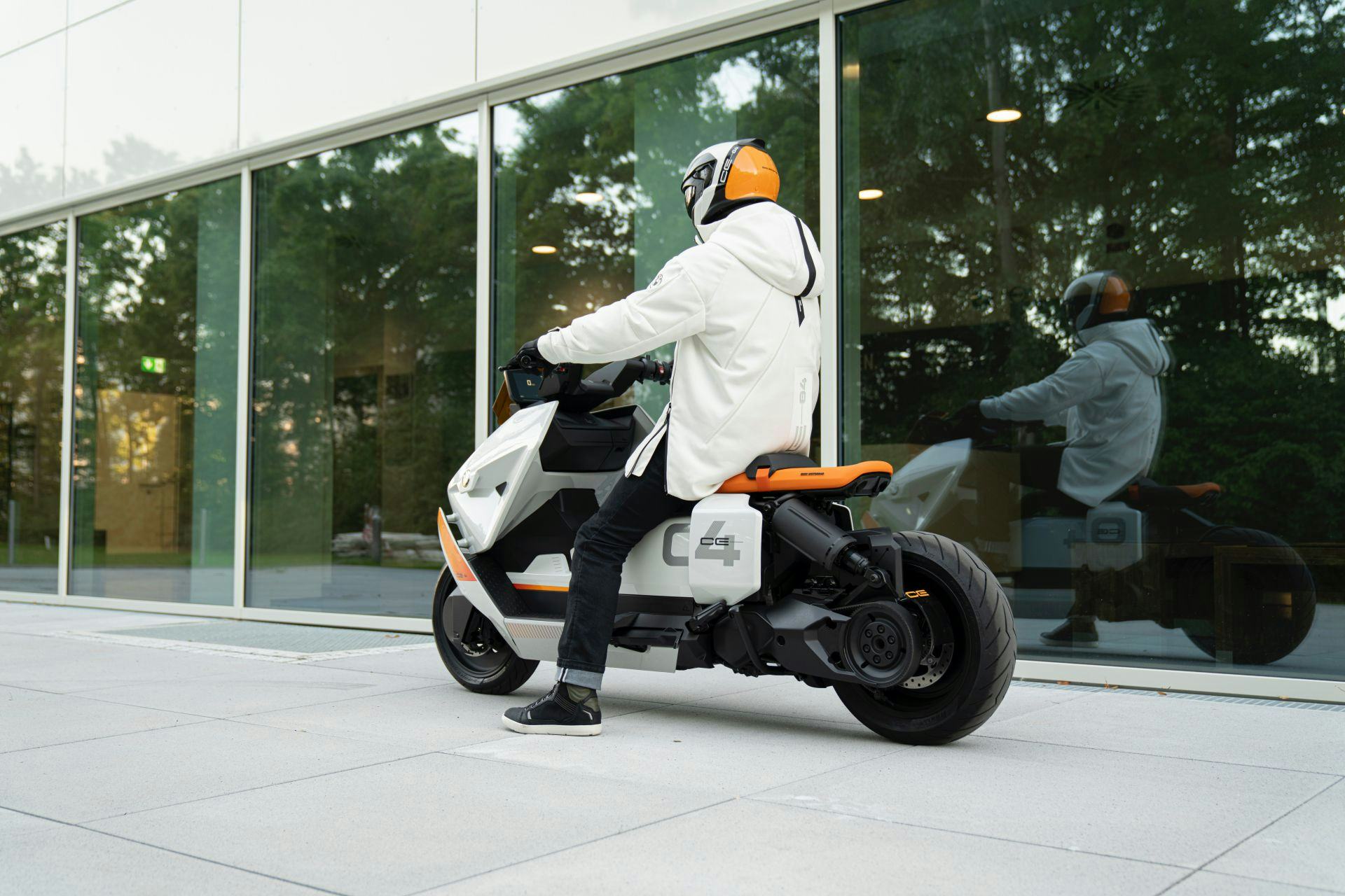 If Bmw S Ce 04 Concept Is The Future Of Electric Scooters I M In