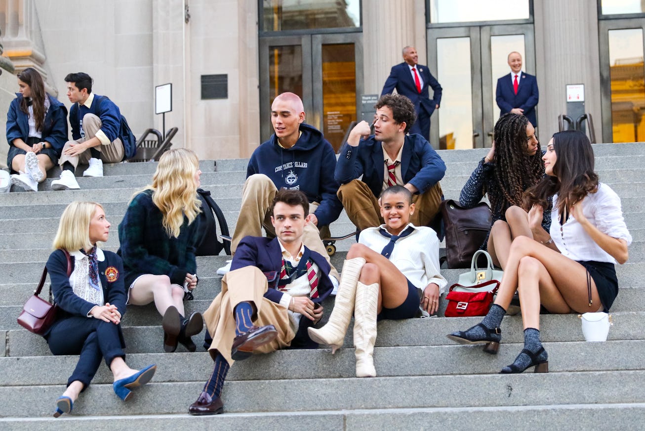 The New 'Gossip Girl' Photos From The Met Steps Contain So Many Clues