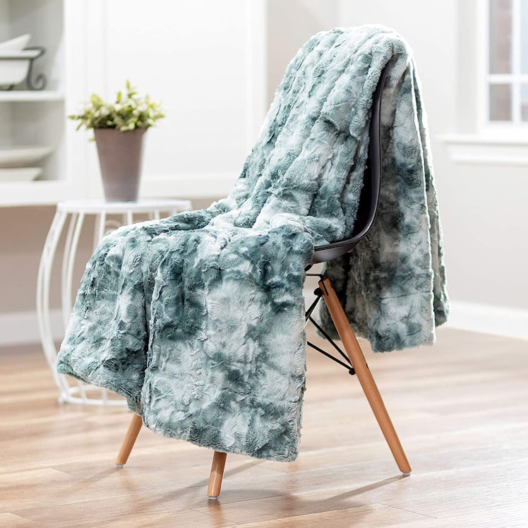 Chanasya Fuzzy Faux Fur Throw Blanket