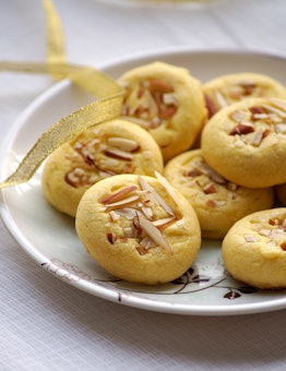 Friendsgiving Desserts: Chinese Almond Cookies