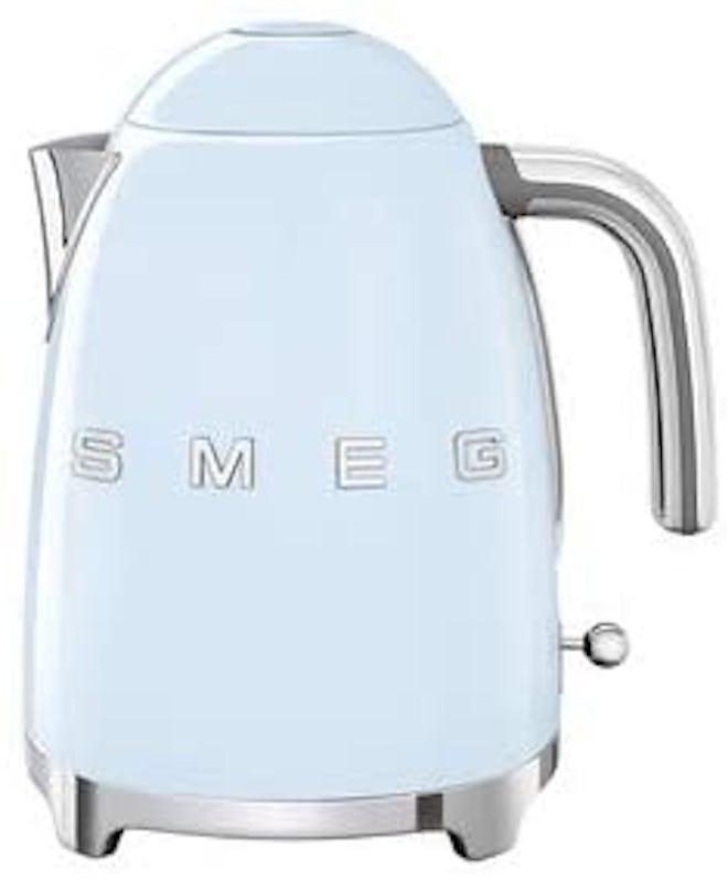 smeg hot water kettle is a great Mother's Day gift for grandma