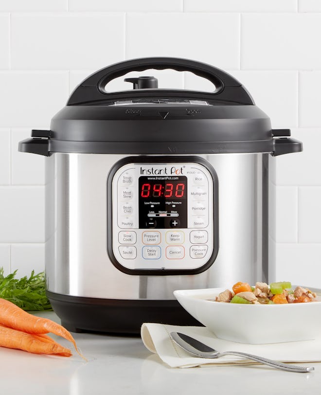 DUO60 7-in-1 Programmable Pressure Cooker 6-Qt.