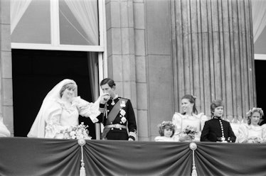 Princess Diana and Prince Charles’ wedding day body language hints at issues under the surface.